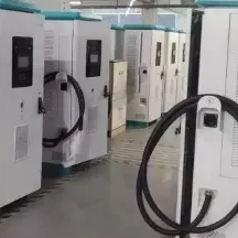 ស្ថានីយ៍សាកថ្ម GBT + CCS2 160kw ពាណិជ្ជកម្មដែលមានកំរាលឥដ្ឋមានកំរាលឥដ្ឋវាស់ល្បឿនលឿន 